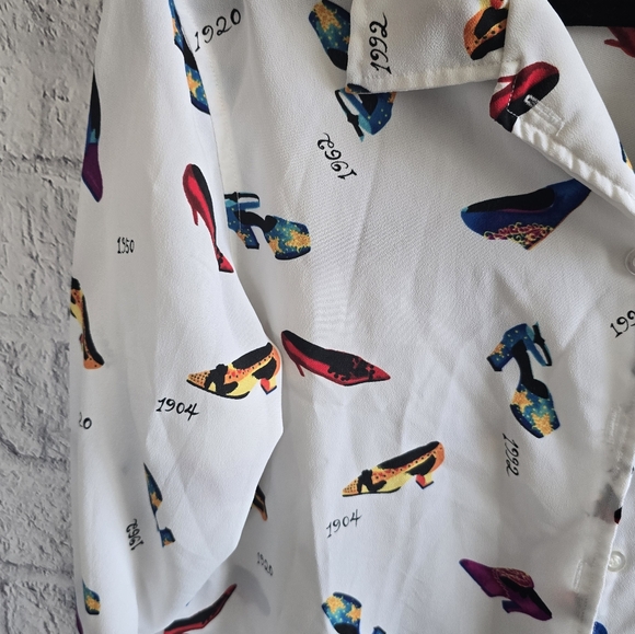 Personality Unique White Button Up Shoe Blouse Medium - Picture 4 of 11